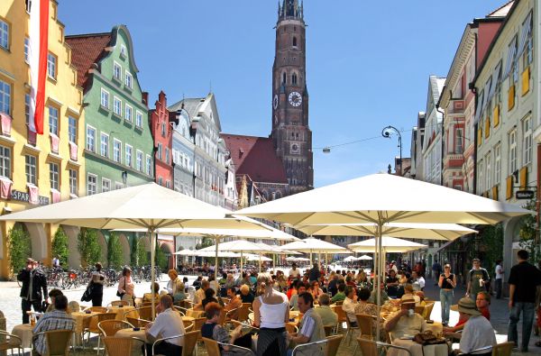 PRÄCHTIGE Fußgängerzone in der Altstadt Landshut