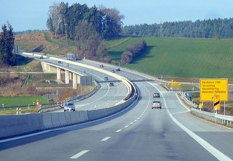 Bundestagsabgeordneter Florian Oßner fordert mehr zweckgebundene Mittel für eine moderne Infrastruktur in der Region.